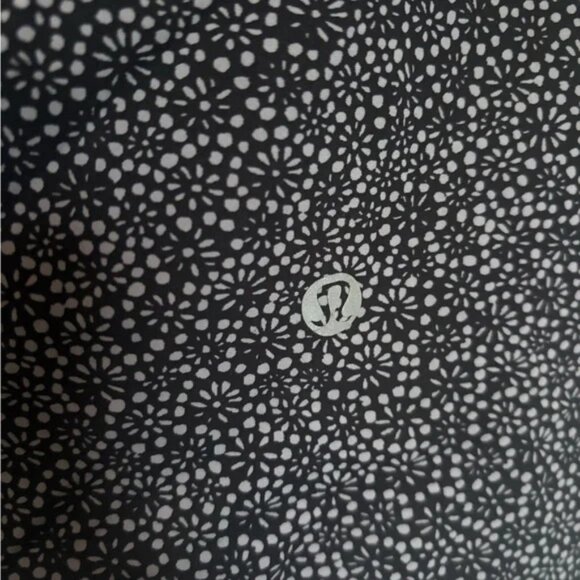 Lululemon Sunaway Runaway Freckle Flower Black White Short Sleeve Tee - Picture 5 of 6